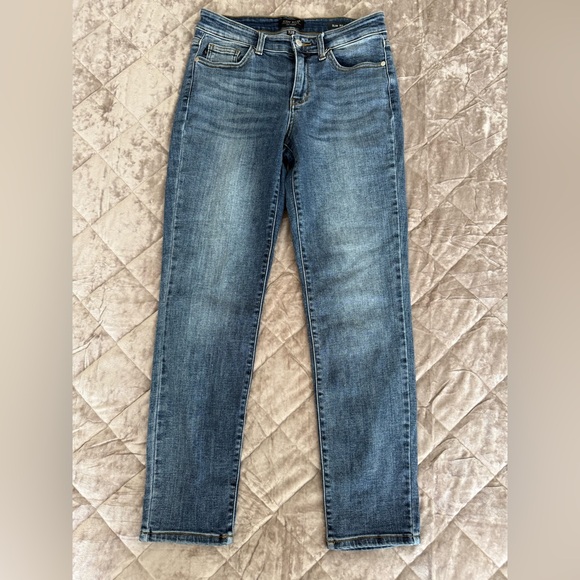 Judy Blue Denim - Judy Blue MIDRISE Slim Fit Jeans.  JB82180MD    7/28